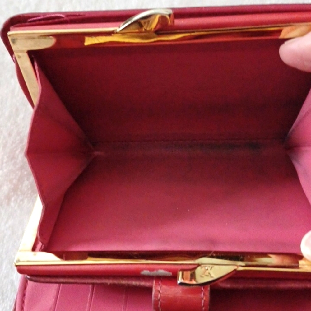 Louis Vuitton Red Wallet with Glossy Finish and Embossed Design - Picture 5 of 7